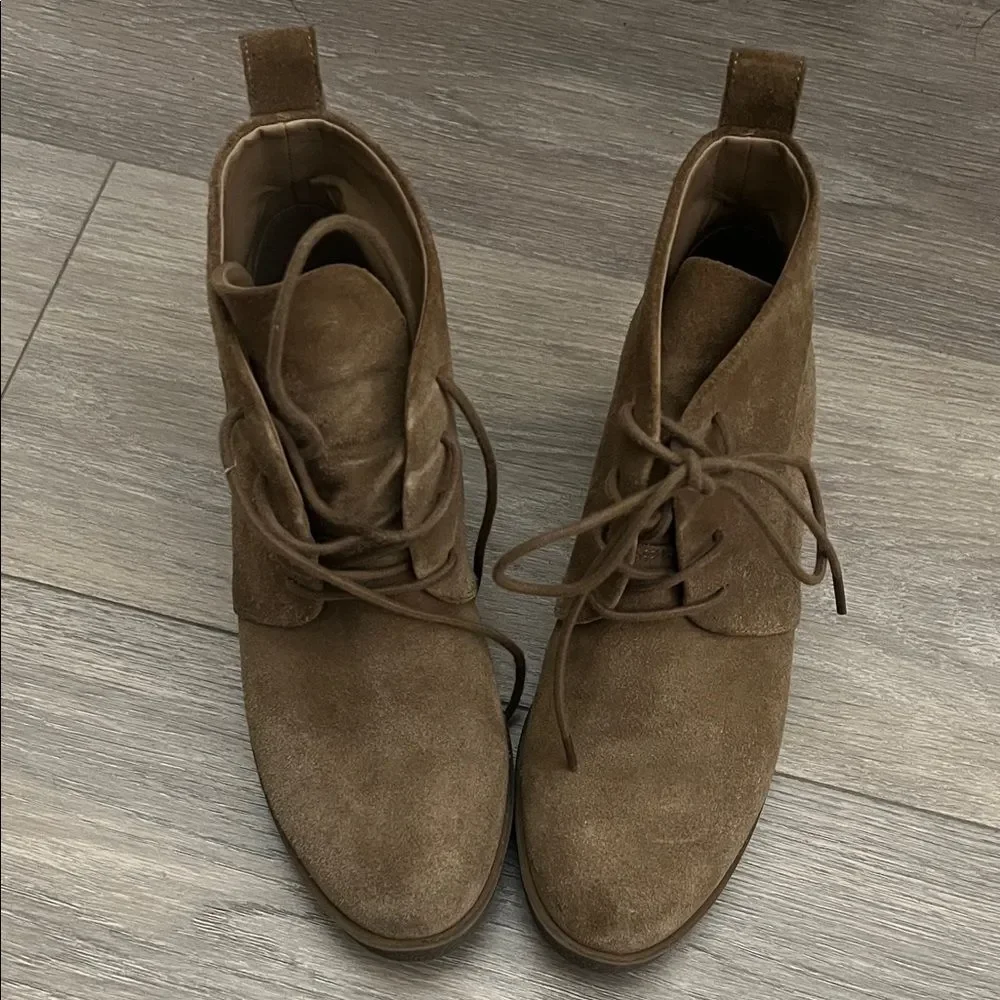 AEROSOLES Women's Tan Suede Ankle Booties